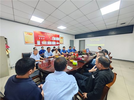 致敬奉獻(xiàn)歲月，溫情送別故人